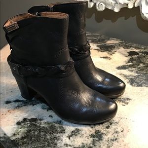 Pikolinos booties